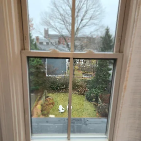The Underwood-Hale House Hotel Providence Room photo