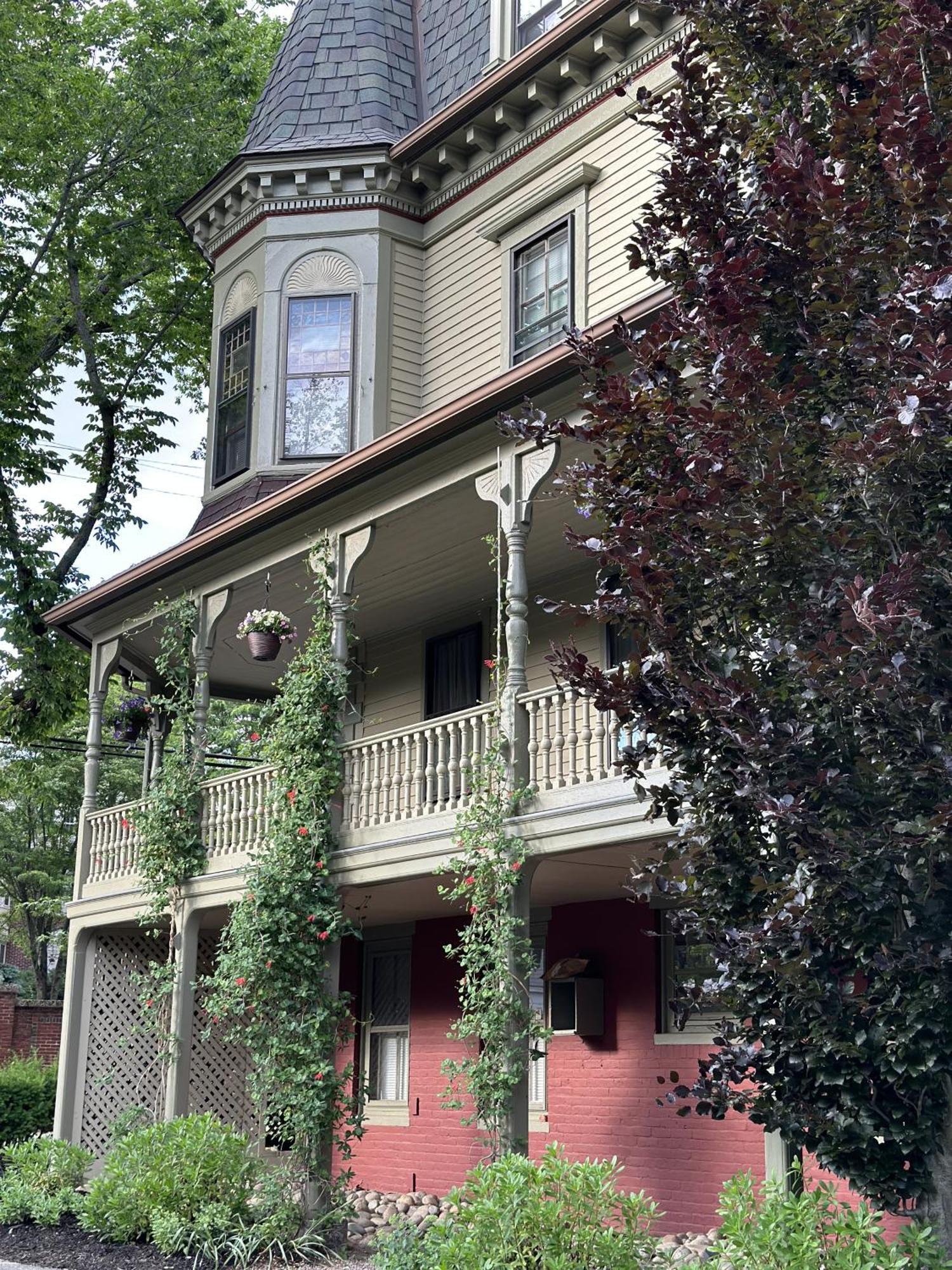 The Underwood-hale House